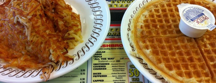 Waffle House is one of Lugares favoritos de Colin.