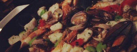 SOCARRAT Paella Bar - Midtown East is one of Brittanyさんの保存済みスポット.