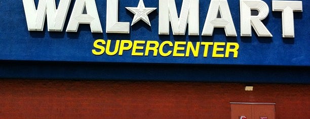 Walmart Supercenter is one of Lieux qui ont plu à Sandy.