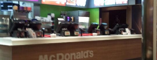 McDonald's is one of Locais curtidos por Deniss.