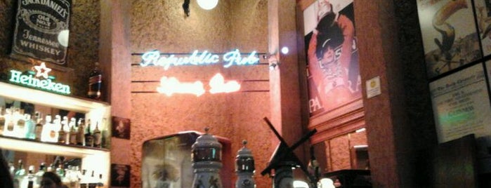 Republic Pub is one of Bares E Botecos Até 2 Dinheiros.