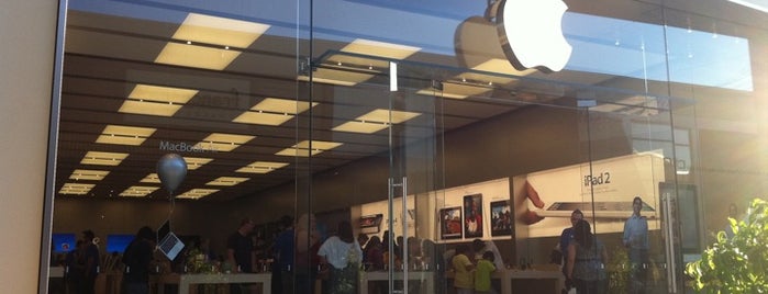 Apple Valencia Town Center is one of US Apple Stores.