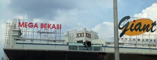 Mega Bekasi Hypermall is one of Fanina : понравившиеся места.