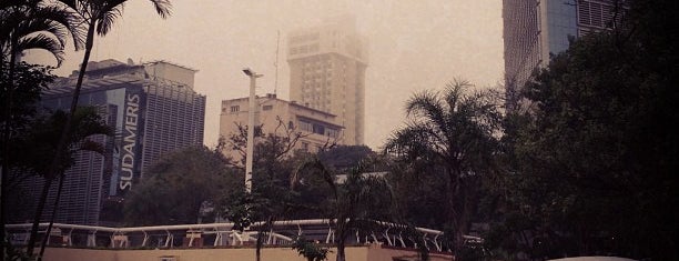 Plaza de la Democracia is one of Lugares favoritos de Mustafa.