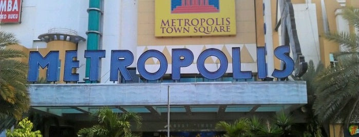 Metropolis Town Square is one of Tempat yang Disukai Hendra.