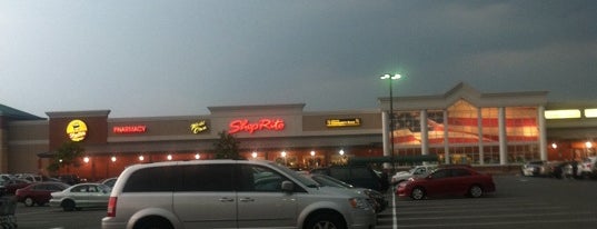 ShopRite of Bricktown is one of Wendyさんのお気に入りスポット.