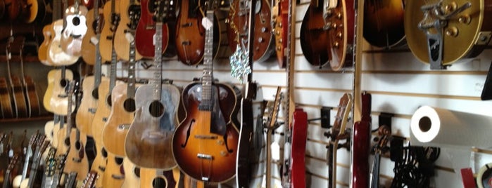 Ithaca Guitar Works is one of Orte, die Roemello gefallen.