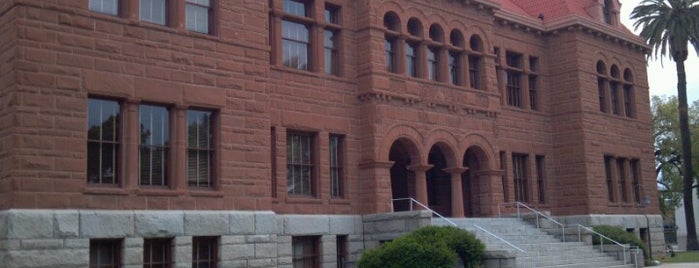 Old Orange County Courthouse is one of Tempat yang Disukai Daniel.