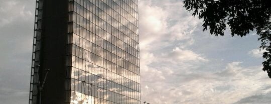 Bibliothèque Nationale de France (BNF) is one of Incontournable de Paris.