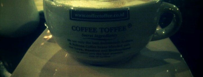 Coffee Toffee is one of 7 Tempat Ngumpul Rame-Rame.