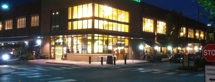 Whole Foods Market is one of Sarah 님이 저장한 장소.