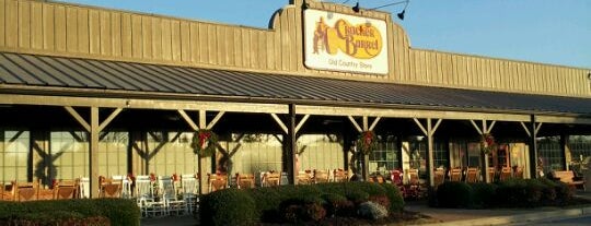 Cracker Barrel Old Country Store is one of Posti che sono piaciuti a Bev.