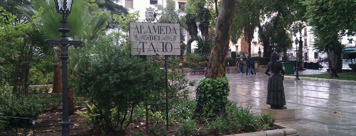 Alameda del Tajo is one of Queen'in Kaydettiği Mekanlar.