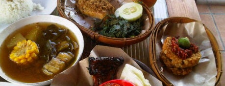 Ayam Goreng Lombok Idjo is one of Semarang Culinary.