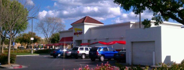 In-N-Out Burger is one of สถานที่ที่ Jordan ถูกใจ.