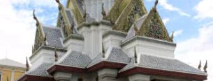 Bangkok City Pillar Shrine is one of locality.