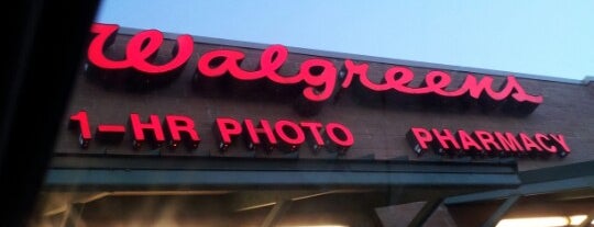 Walgreens is one of สถานที่ที่ Heather ถูกใจ.