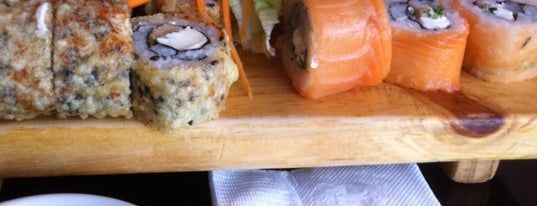 Sushi And Flowers is one of Mrceloさんのお気に入りスポット.