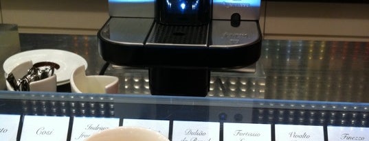 Nespresso Boutique at The Bay is one of Tempat yang Disukai Nadia.