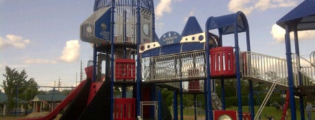 Rocket Park is one of What makes St. Louis AWESOME!!!.
