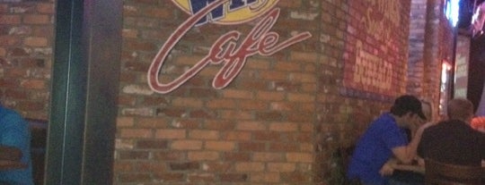 Wild Wing Cafe is one of Tempat yang Disukai Macy.