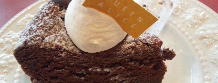 Queen Alice Cafe is one of Iron Chefs' Restaurants (料理の鉄人のレストラン).