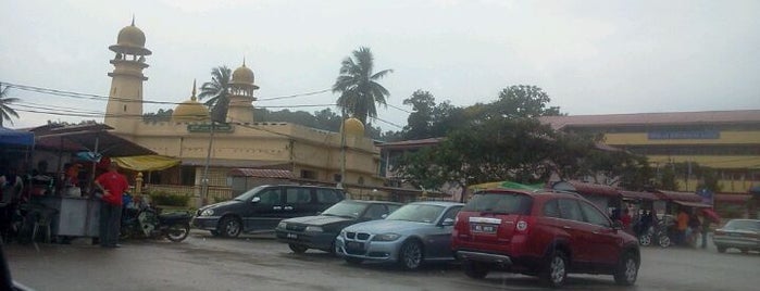 Masjid Jamek Bandar Karak is one of Baitullah : Masjid & Surau.