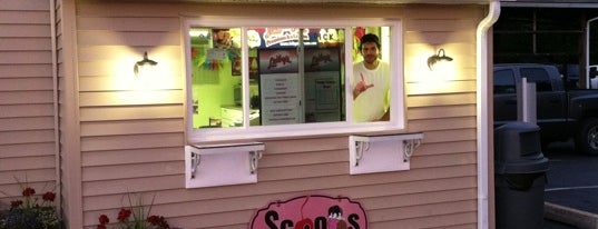 Scoops Ice Cream is one of สถานที่ที่ Kate ถูกใจ.
