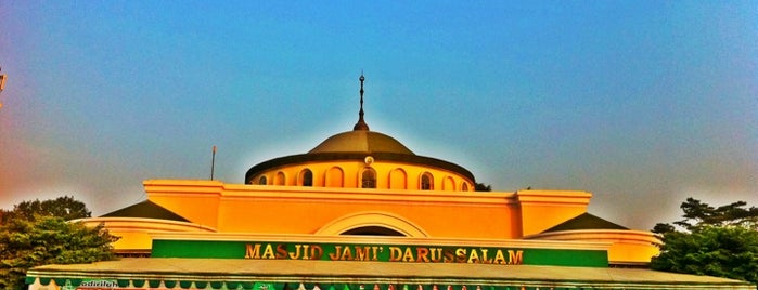 Masjid Darussalaam Kota Wisata is one of Lugares favoritos de Darsehsri.