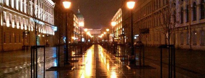 Malaya Konyushennaya Street is one of Елена 님이 좋아한 장소.