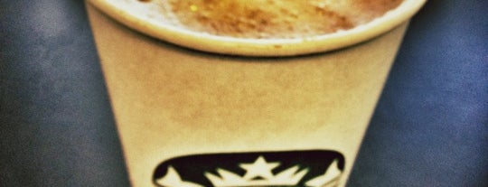 Starbucks is one of Lieux qui ont plu à Bayana.