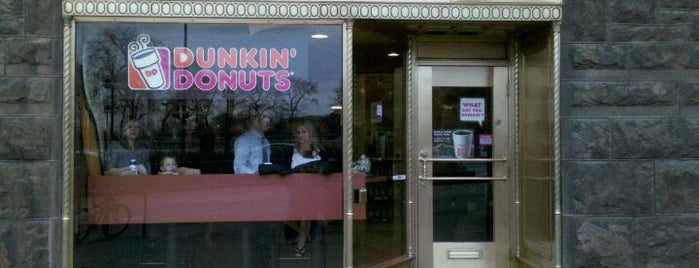 Dunkin' is one of Orte, die Darren gefallen.