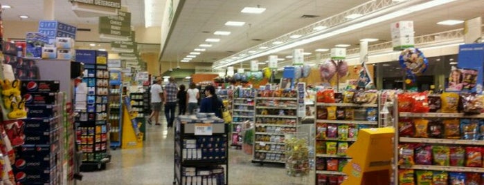Publix is one of Ileana LEEさんのお気に入りスポット.