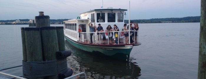 Alexandria-National Harbor Water Taxi is one of Tempat yang Disukai Jimmy.