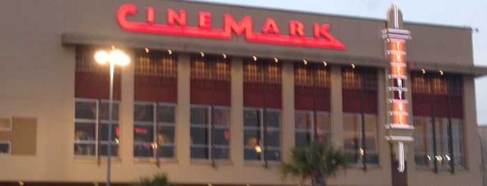 Cinemark is one of Lieux qui ont plu à Daniel.