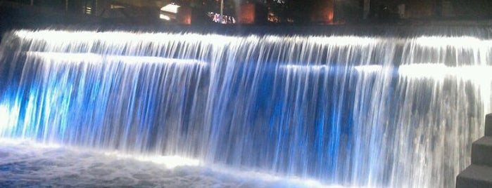 Cheonggye Plaza Waterfall is one of Seoul : ) Knosh & Fancy Stuff.