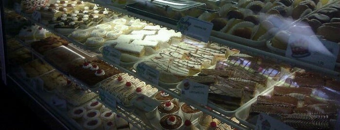 La Suiza Bakery is one of ¿Qué Pasa, USA?.