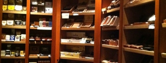 Lit Cigar Lounge is one of Tempat yang Disukai Taylor.