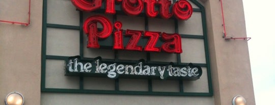 Grotto Pizza is one of Lugares favoritos de Chris.