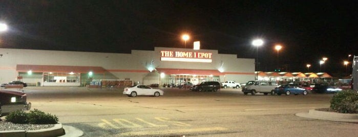 The Home Depot is one of Lieux qui ont plu à Scott.