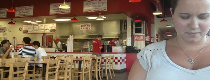 Five Guys is one of Locais curtidos por Alexis.