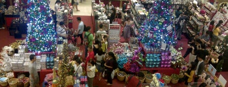 VivoCity is one of Shopping: FindYourStuffInSG.