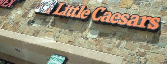 Little Caesars Pizza is one of Lugares favoritos de Tricia.