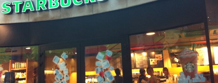 Starbucks is one of สถานที่ที่ Samet ถูกใจ.