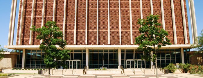 Texas Tech University Library is one of Lugares favoritos de Gillian.