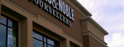 Barnes & Noble is one of สถานที่ที่ Manny ถูกใจ.