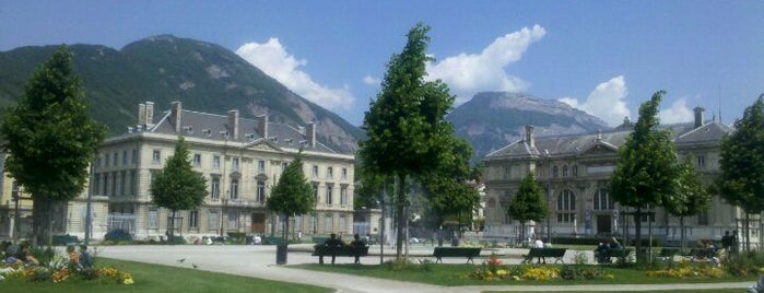 Place Verdun is one of Grenoble.