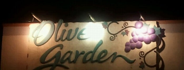 Olive Garden is one of Tempat yang Disukai Betsy.