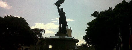 Plaza Girardot is one of Monumentos.