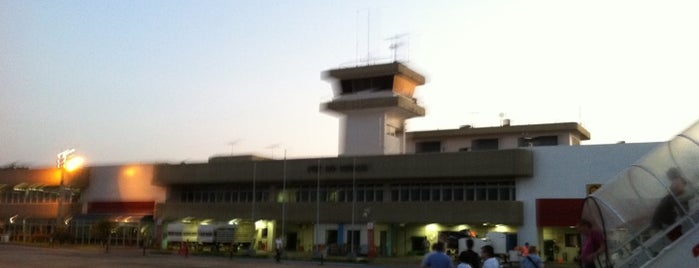 Foz do Iguaçu International Airport (IGU) is one of Aeroportos.